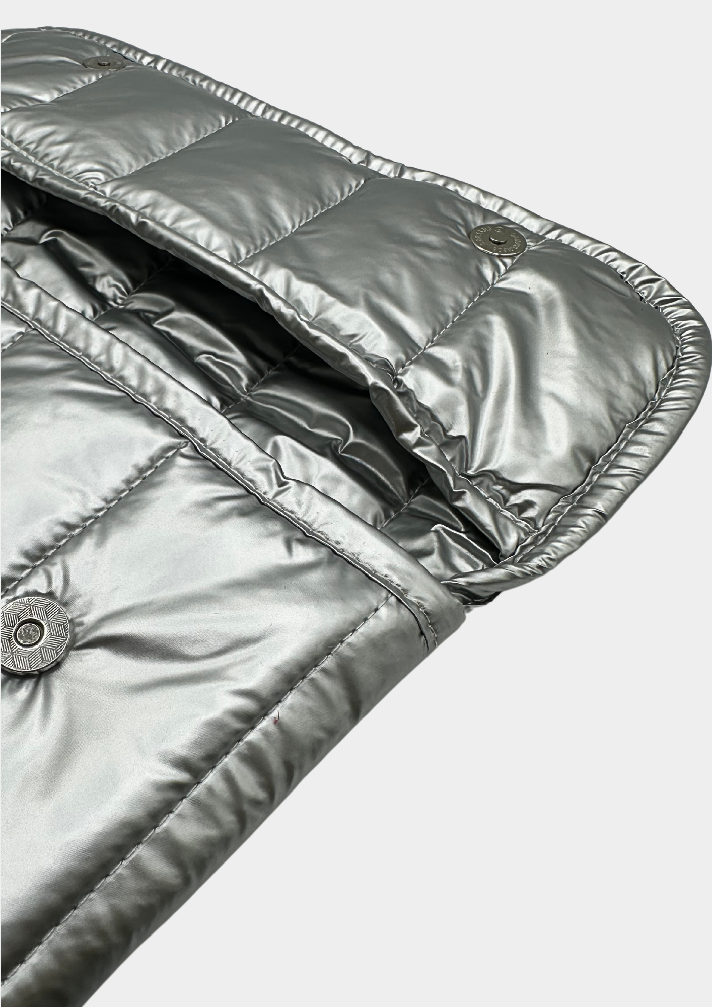 FUNDA DE PORTÁTIL PUFFY PLATEADA